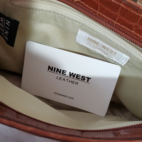 🏷Brand New Nine West Clutch - Picture 4 of 8
